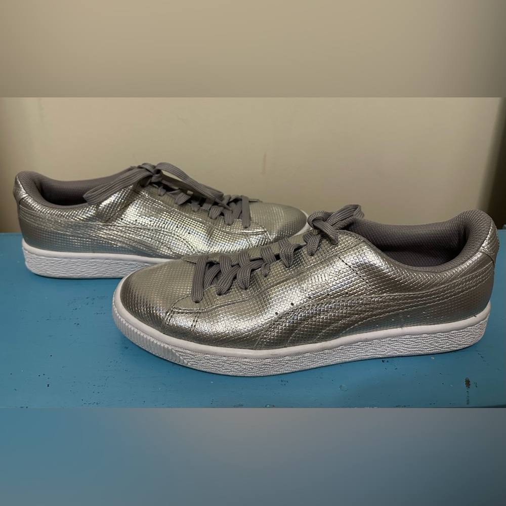 Puma Silver Patterned Women’s Sneakers Size 8.5